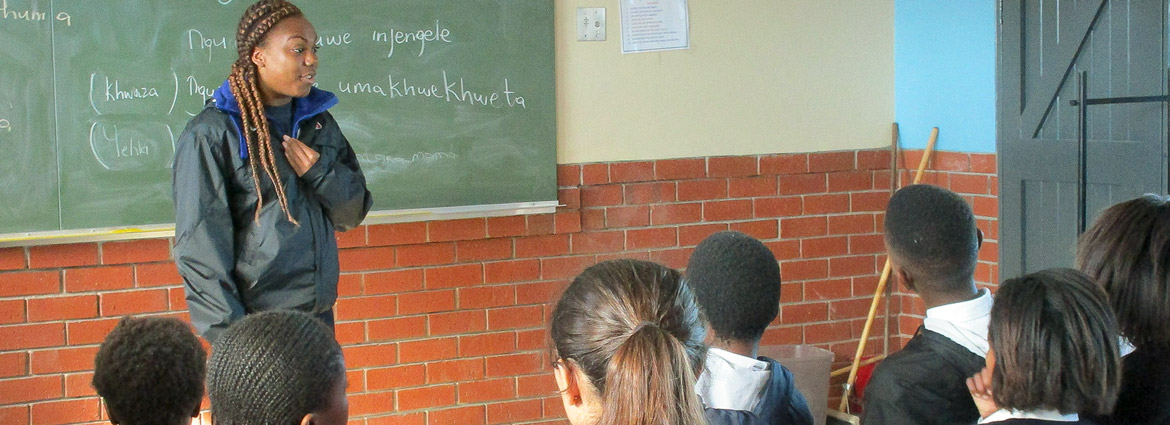Student-athlete Mariah Lee teaching young children. 