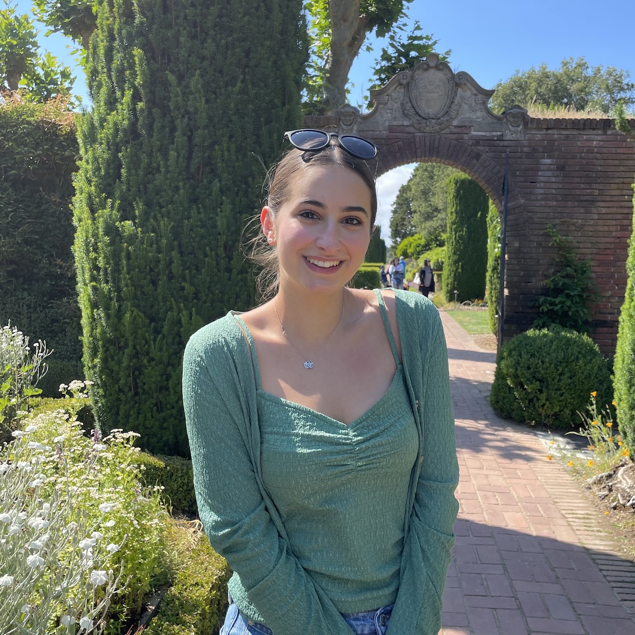 Photo of Yasmine Alonso